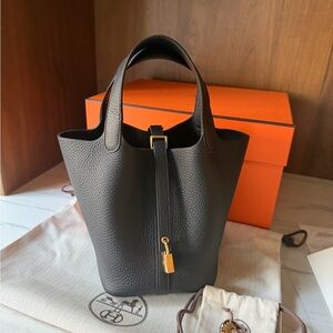 NEW!! HERMÈS Picotin 18 PM Black